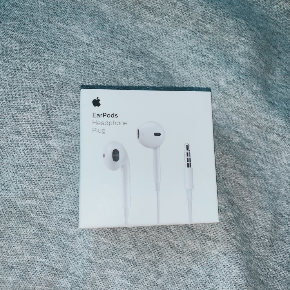 NWT EarPods with 3.5 mm Headphone Plug